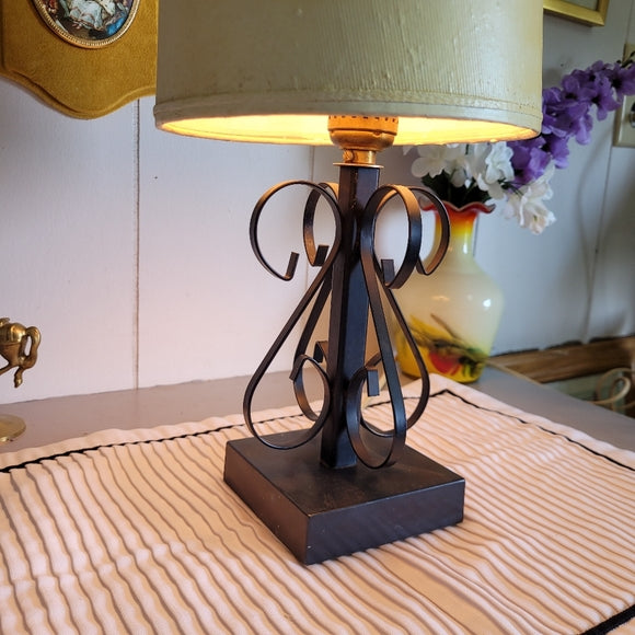 Vintage Wire Base Table Lamp