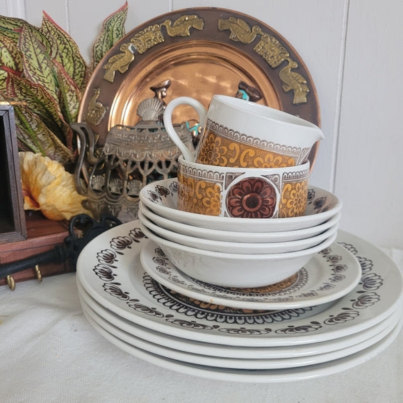 Vintage Kathie Winkle Dinner Plates Autumn Glen Made in England set of 4