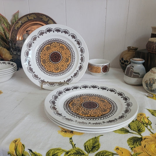 Vintage Kathie Winkle Dinner Plates Autumn Glen Made in England set of 4